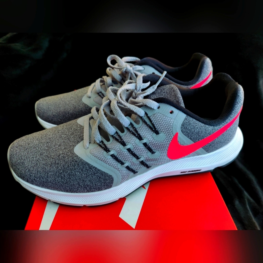 Women's Nike run swift